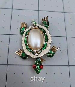 RARE VTG CROWN TRIFARI L'Orient Gripoix Turtle Brooch WithFaux Pearl & Red Eyes
