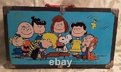 Rare Vintage 1966 Peanuts Snoopy Metal Suitcase