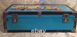 Rare Vintage 1966 Peanuts Snoopy Metal Suitcase