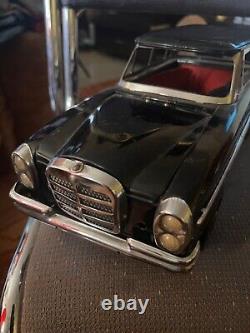Rare vintage toy Mercedes-Benz 280SE 1968 all metal scale 1/12