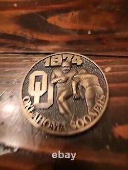 VINTAGE Rare 1974 Oklahoma Sooners Bronze Medalian. Very Nice Item