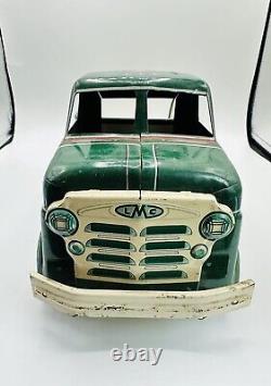 Vintage 1950s Marx Cities Service Towing Truck Pressed Metal- RARE