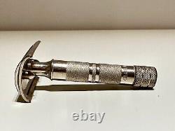 Vintage Rare Collectible Chrome Metal Fat Safety Razor Globusmen