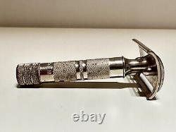 Vintage Rare Collectible Chrome Metal Fat Safety Razor Globusmen