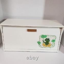 Vtg Sears And Roebuck Neil The Frog Metal Bread Box White Frogs Kitchen Rare